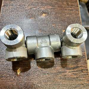 بازرگانی اعتماد (اتصالات فشارقوی) سه راهی ۱.۲ تی تایوان دنده 304 کلاس ۳۰۰۰